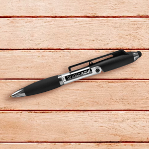 B0181-Boligrafo-transformer-montaje-(2)-no-hay-descripcion Pecafext. Textiles - Confecciones - Ecuador Empresa Ecuatoriana del Sector Textil y Confección Bolígrafo Mutant $0.00 Bolígrafo plástico color plata, grip agarre suave, punta touch para pantalla, soporte para celular y mecanismo de giro Tinta azul. <span style="color: #333399;"><strong>Incluye Impresión Full Color</strong></span> El Cliente debe enviar el logo en Formato Adobe Ilustrator <span style="color: #ff0000;"><strong>Desde $0.73 a $1.38</strong></span> <img class="alignleft size-full wp-image-20244" src="https://pecafex.com/wp-content/uploads/2023/03/WhatsApp-Image-2023-03-07-at-11.32.38.jpeg" alt="" width="265" height="142" />